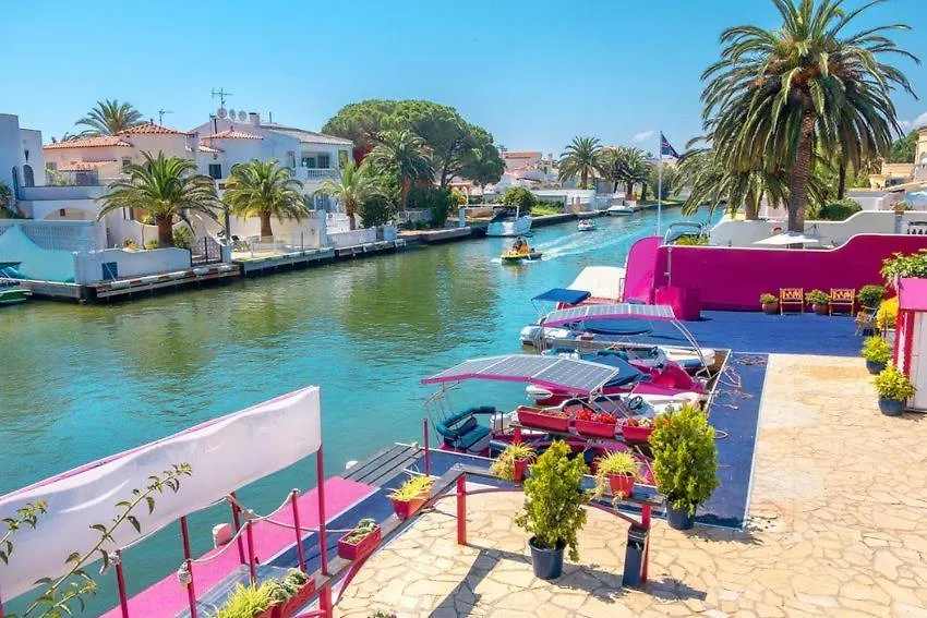 Comte D'Ampuries-3 Swimming-Pools-Gardens, Beach, Wifi Empuriabrava