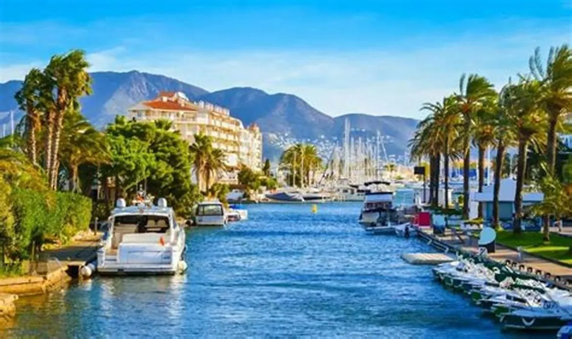 Apartment Comte D'Ampuries-3 Swimming-Pools-Gardens, Beach, Wifi Empuriabrava